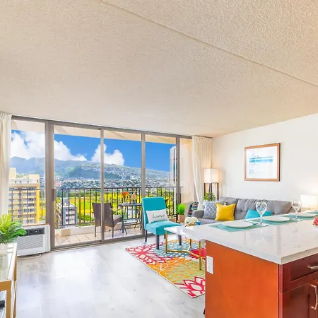 Mountain View Getaway, Free Parking And Beach Steps Away